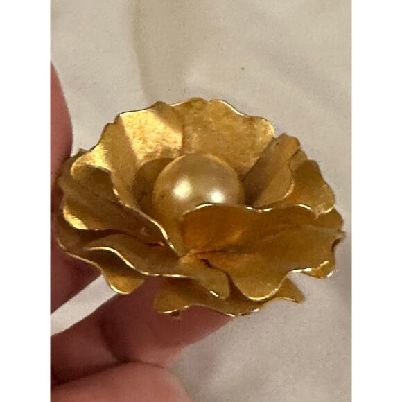 Vintage Gold Toned Flower Brooch with Faux Pearl, Carnation, Rose Design Large - Picture 1 of 6